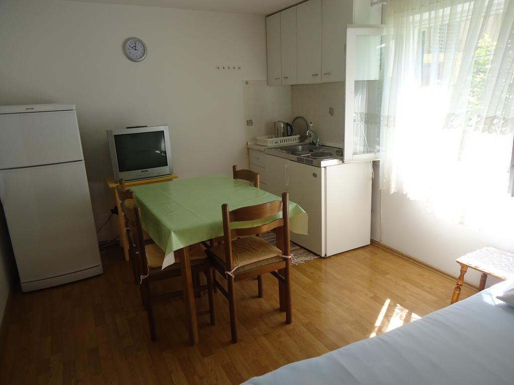 Omis Apartment On The Beach Eksteriør billede