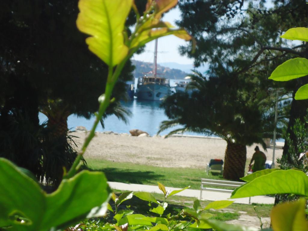 Omis Apartment On The Beach Eksteriør billede